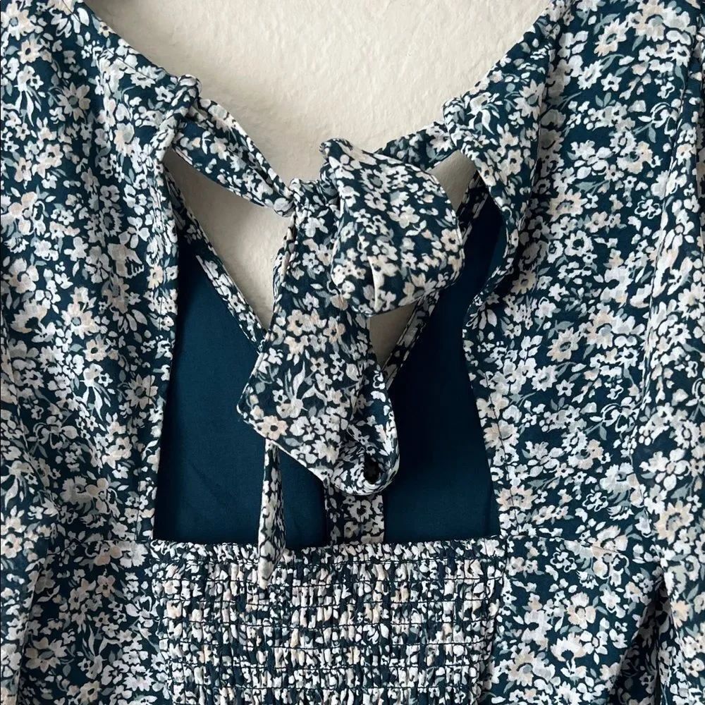 Like New! Abercrombie and Fitch Puff Sleeve Tie back Floral Top in Size XS - Picture 6 of 14